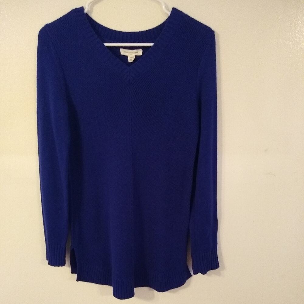 Beach lunch lounge Women's Size S/P v-neck Navy sweater. Warm